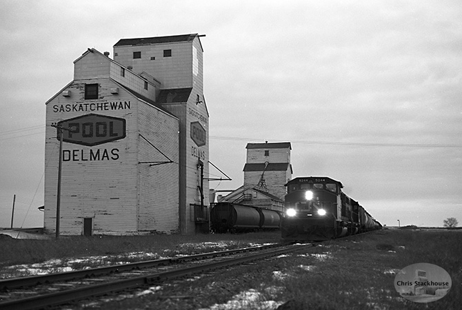 Image of wooden elevators at Delmas, SK